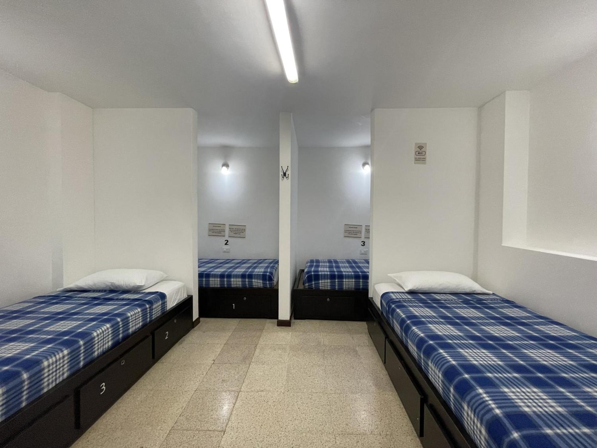 Hostal Lleras Calle 8 Медельїн Екстер'єр фото