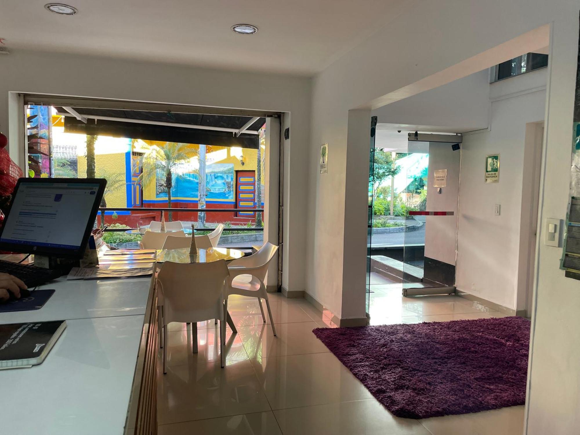 Hostal Lleras Calle 8 Медельїн Екстер'єр фото