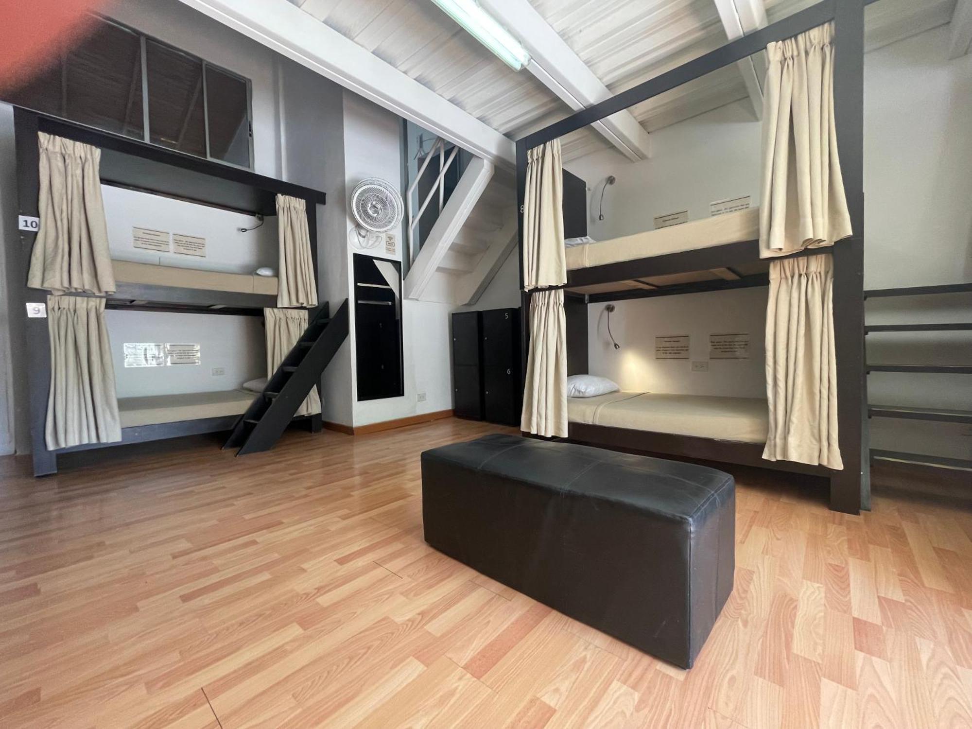 Hostal Lleras Calle 8 Медельїн Екстер'єр фото